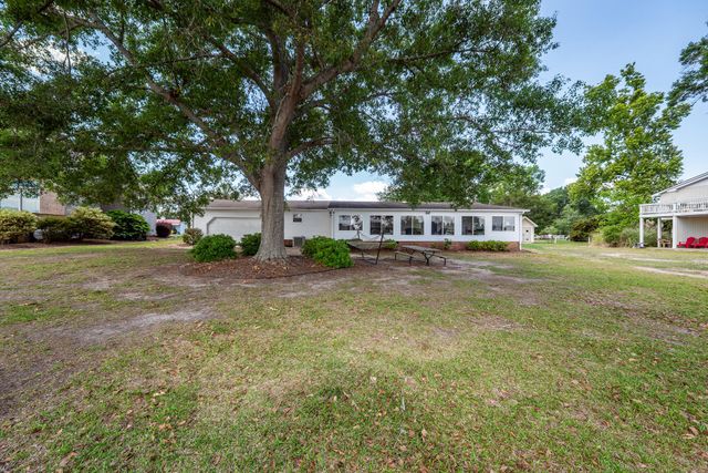 1529 Waters Edge Drive, Summerton, SC 29148