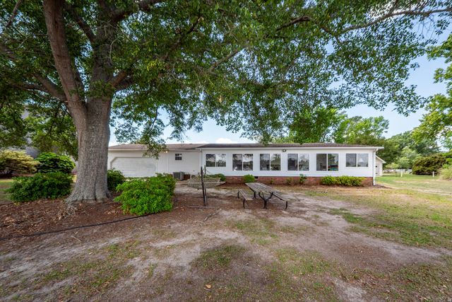 1529 Waters Edge Drive, Summerton, SC 29148