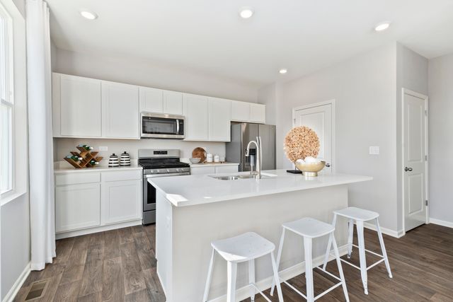 170 Cressmoor Boulevard, Hobart, IN 46342