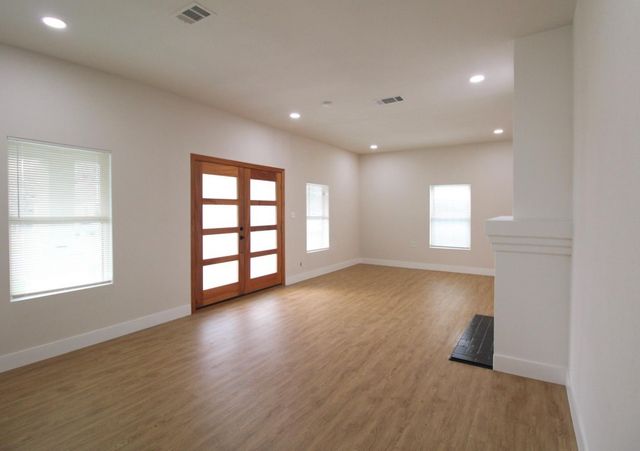 608 S Brighton Avenue, Dallas, TX 75208