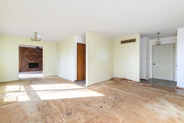 1021 Kouns Lane, Kansas City, KS 66111