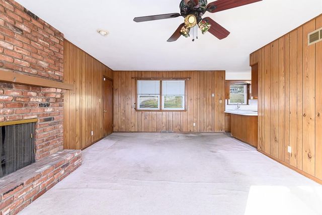 1021 Kouns Lane, Kansas City, KS 66111