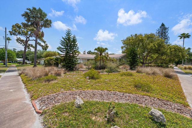 109 PONCE DE LEON BOULEVARD, Belleair, FL 33756