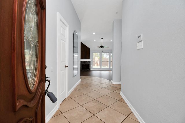 8802 Kensington Court, La Porte, TX 77571