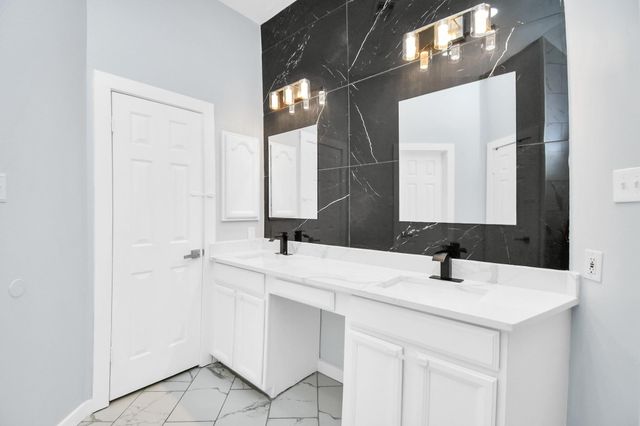 8802 Kensington Court, La Porte, TX 77571