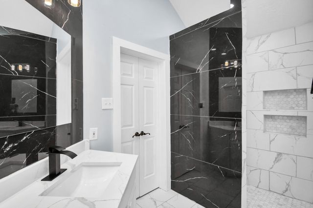 8802 Kensington Court, La Porte, TX 77571