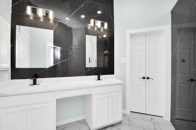 8802 Kensington Court, La Porte, TX 77571