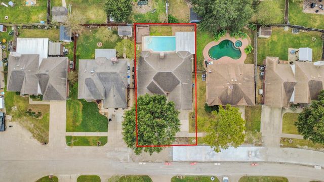 8802 Kensington Court, La Porte, TX 77571