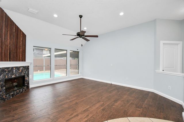 8802 Kensington Court, La Porte, TX 77571