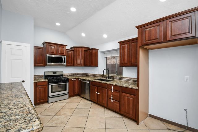 8802 Kensington Court, La Porte, TX 77571