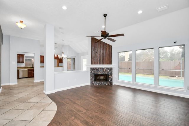 8802 Kensington Court, La Porte, TX 77571