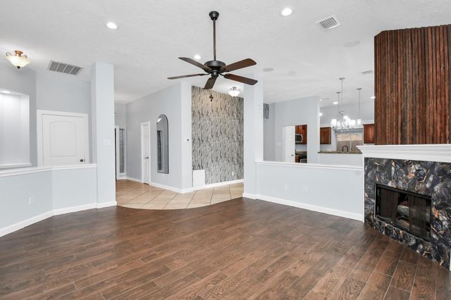 8802 Kensington Court, La Porte, TX 77571