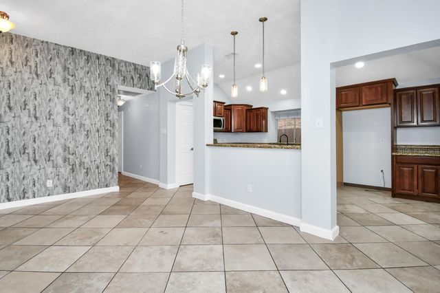 8802 Kensington Court, La Porte, TX 77571