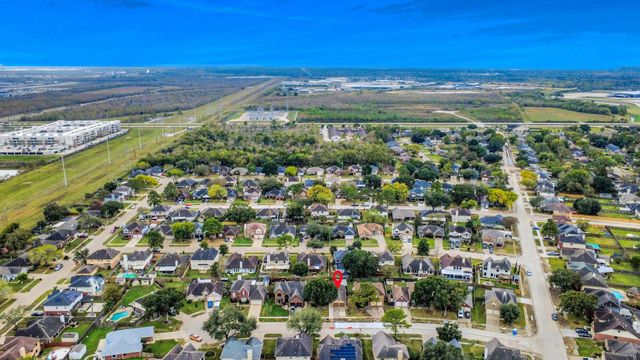 8802 Kensington Court, La Porte, TX 77571