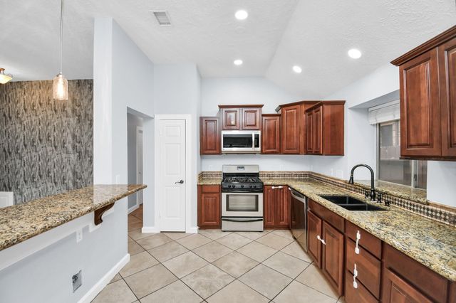 8802 Kensington Court, La Porte, TX 77571