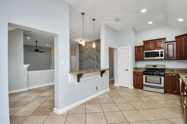 8802 Kensington Court, La Porte, TX 77571