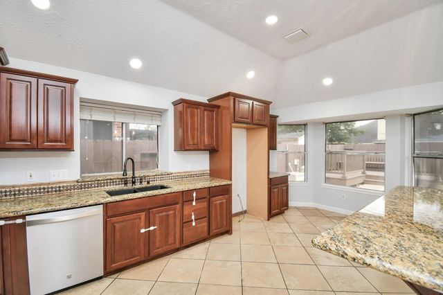 8802 Kensington Court, La Porte, TX 77571