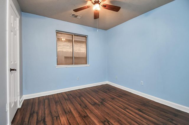 8802 Kensington Court, La Porte, TX 77571