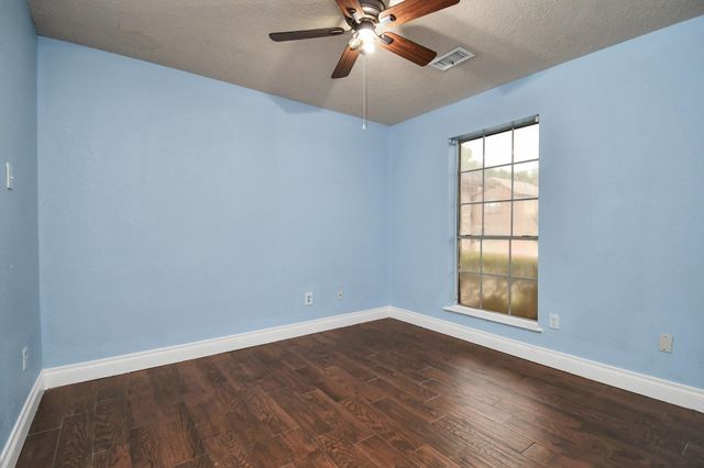 8802 Kensington Court, La Porte, TX 77571