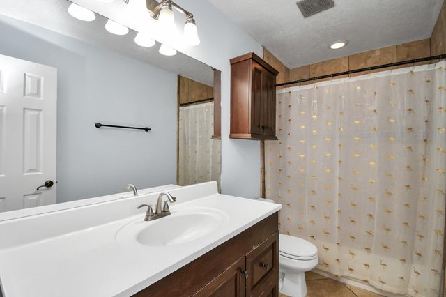 8802 Kensington Court, La Porte, TX 77571