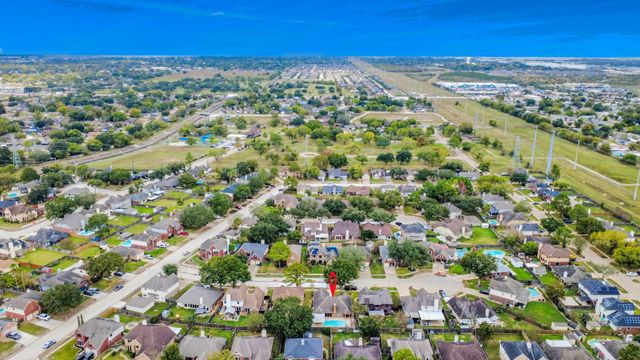 8802 Kensington Court, La Porte, TX 77571