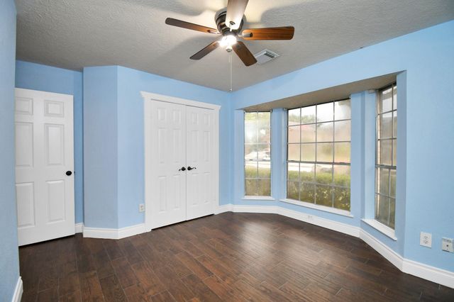 8802 Kensington Court, La Porte, TX 77571