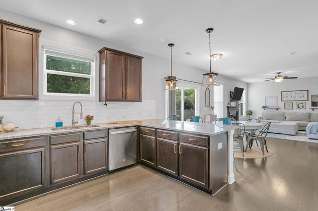 28 Fowler Oaks Lane, Simpsonville, SC 29681