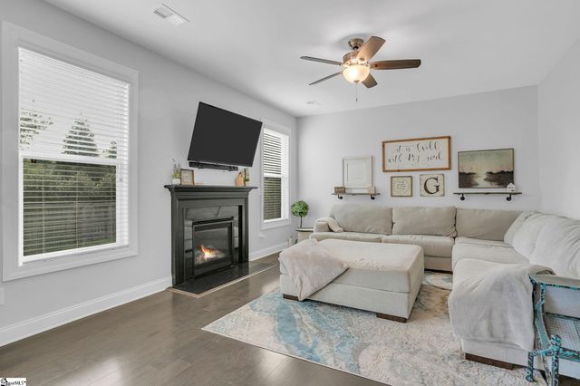 28 Fowler Oaks Lane, Simpsonville, SC 29681