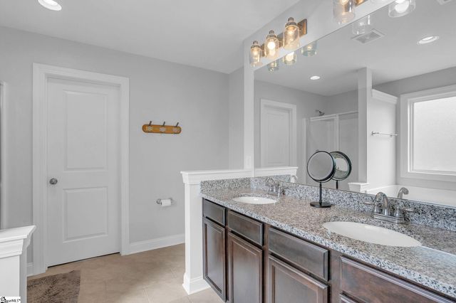 28 Fowler Oaks Lane, Simpsonville, SC 29681