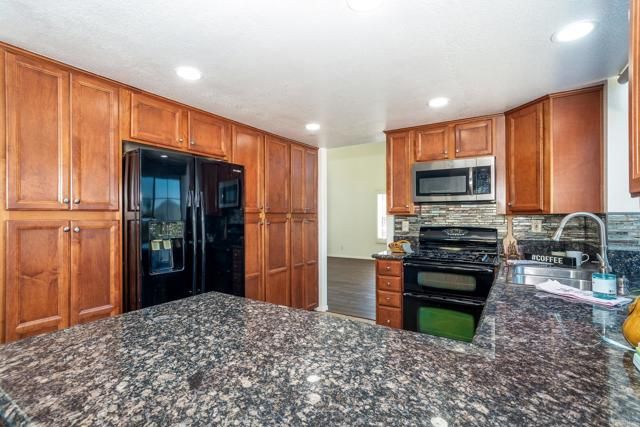 8482 Mesa Heights Road, Santee, CA 92071