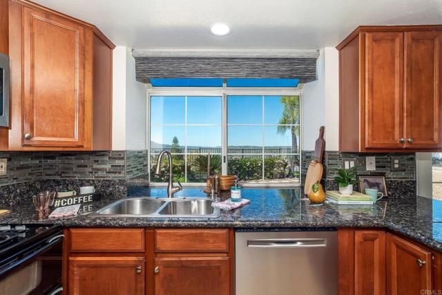 8482 Mesa Heights Road, Santee, CA 92071