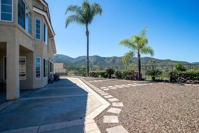 8482 Mesa Heights Road, Santee, CA 92071