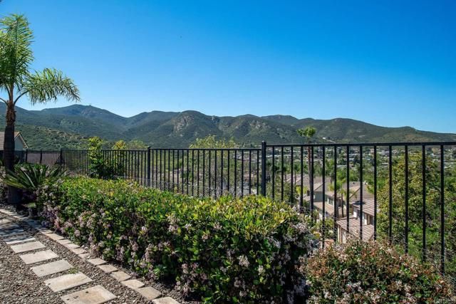 8482 Mesa Heights Road, Santee, CA 92071