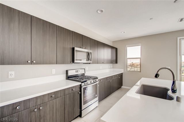 11227 CACTUS TOWER Avenue 103, Las Vegas, NV 89135