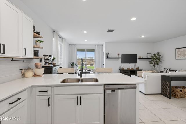 38134 N LONGBOW Way, San Tan Valley, AZ 85140