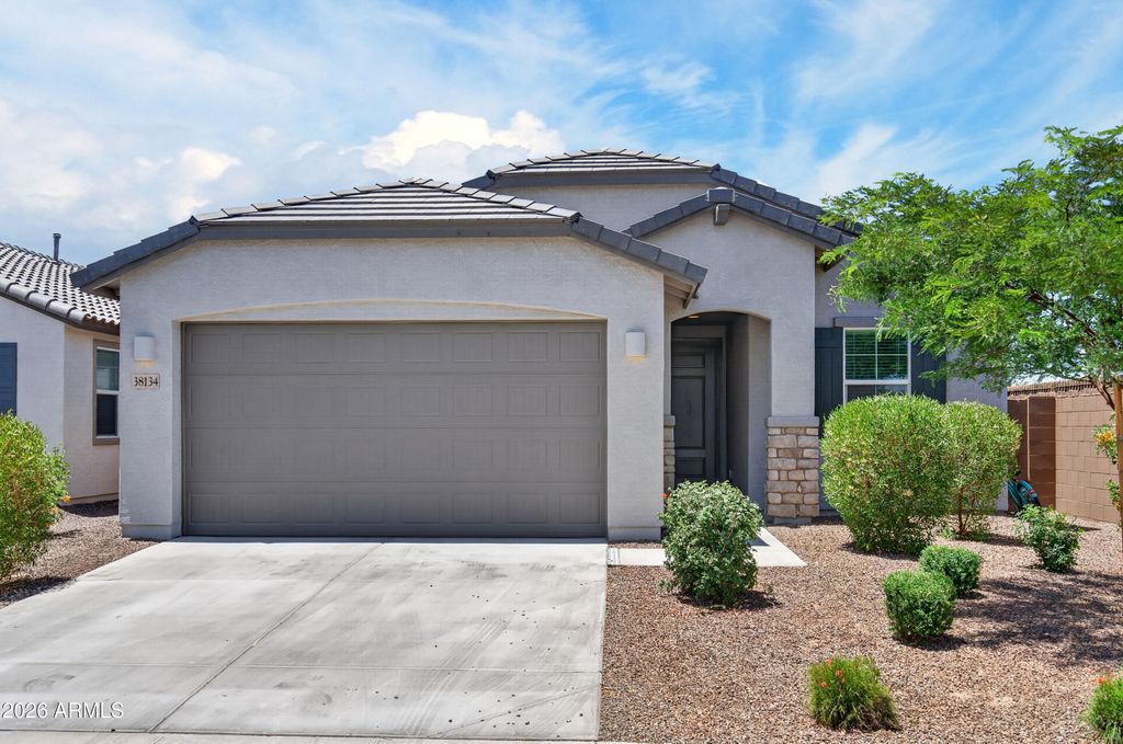38134 N LONGBOW Way, San Tan Valley, AZ 85140