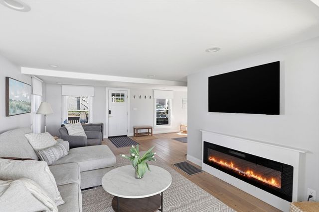 49 Bay Street, Hull, MA 02045