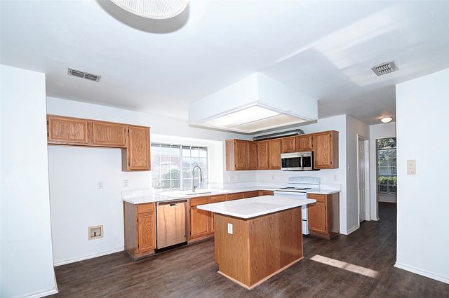 8221 Edgewater Drive, Frisco, TX 75034