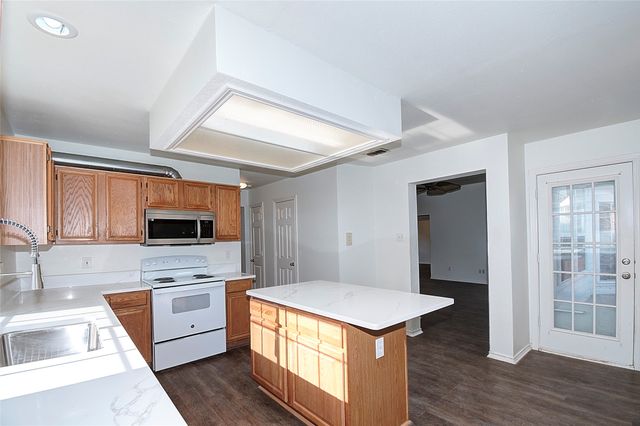 8221 Edgewater Drive, Frisco, TX 75034