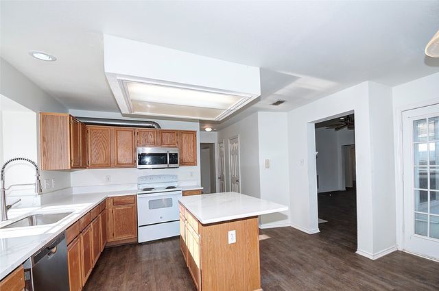 8221 Edgewater Drive, Frisco, TX 75034