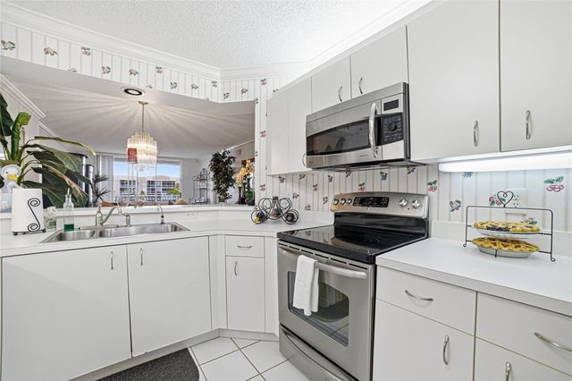 7770 Trent Drive 302, Fort Lauderdale, FL 33321