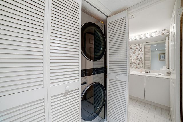 7770 Trent Drive 302, Fort Lauderdale, FL 33321