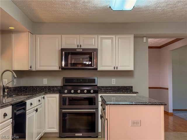 4730 Squire Drive, Sagamore Hills, OH 44067