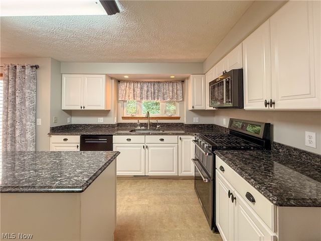4730 Squire Drive, Sagamore Hills, OH 44067