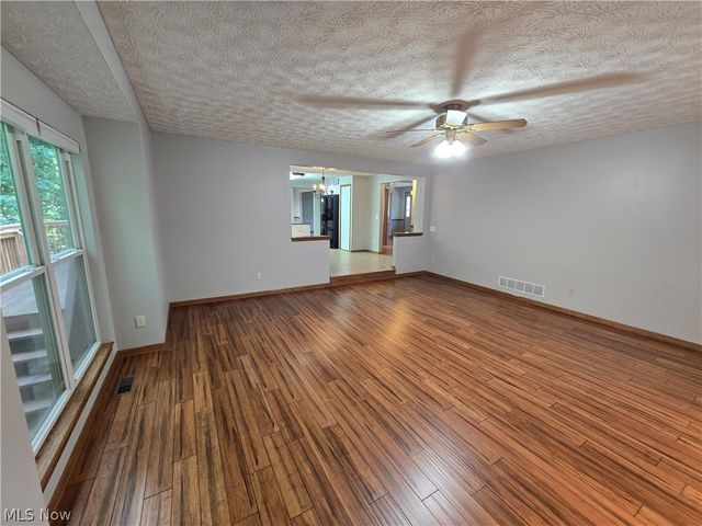 4730 Squire Drive, Sagamore Hills, OH 44067