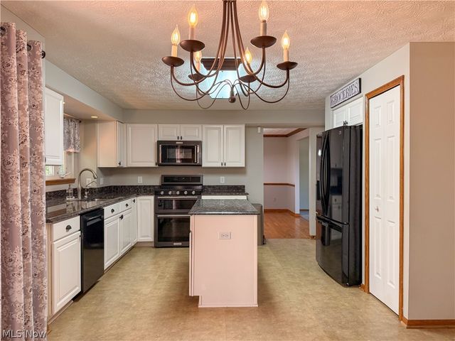 4730 Squire Drive, Sagamore Hills, OH 44067