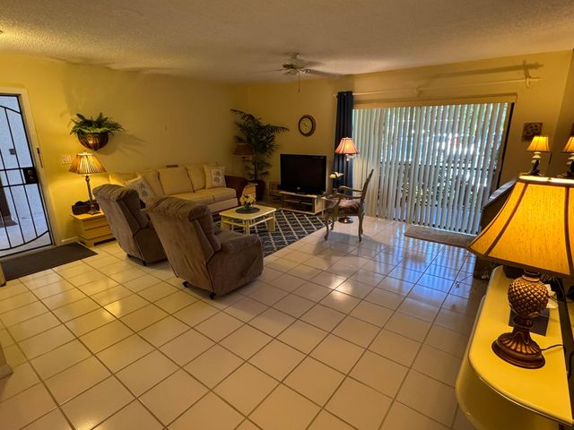 147 Deer Creek Boulevard 402, Deerfield Beach, FL 33442