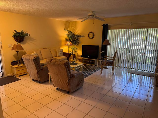 147 Deer Creek Boulevard 402, Deerfield Beach, FL 33442