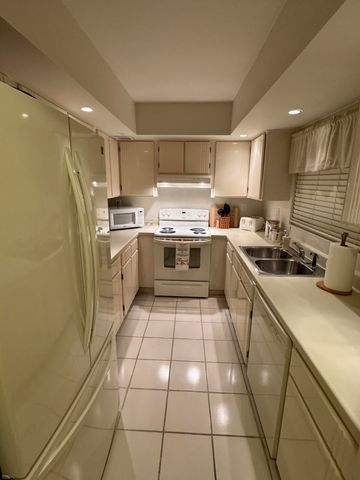 147 Deer Creek Boulevard 402, Deerfield Beach, FL 33442