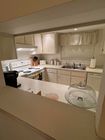 147 Deer Creek Boulevard 402, Deerfield Beach, FL 33442